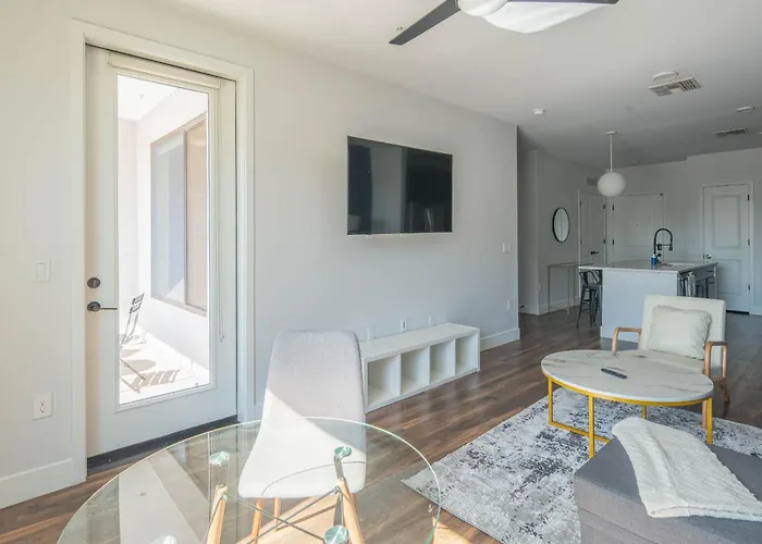Oasis 1bd With Pool Gym & Parking *